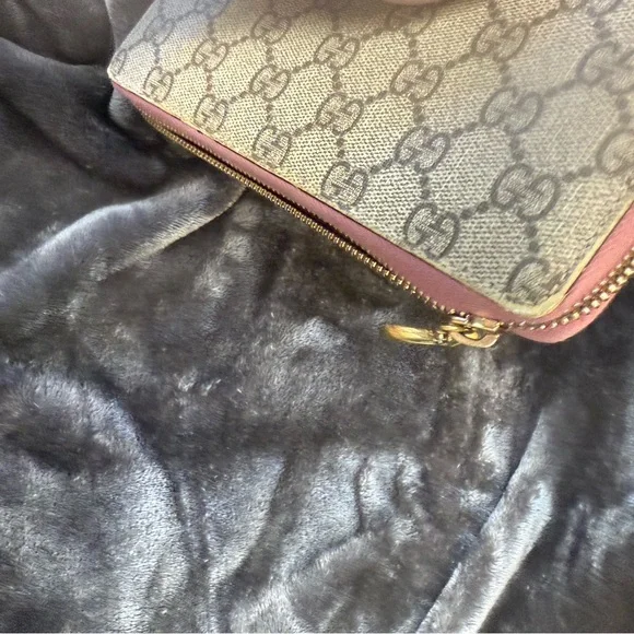 Gucci Beige and Pink Signature Wallet - Picture 7 of 13